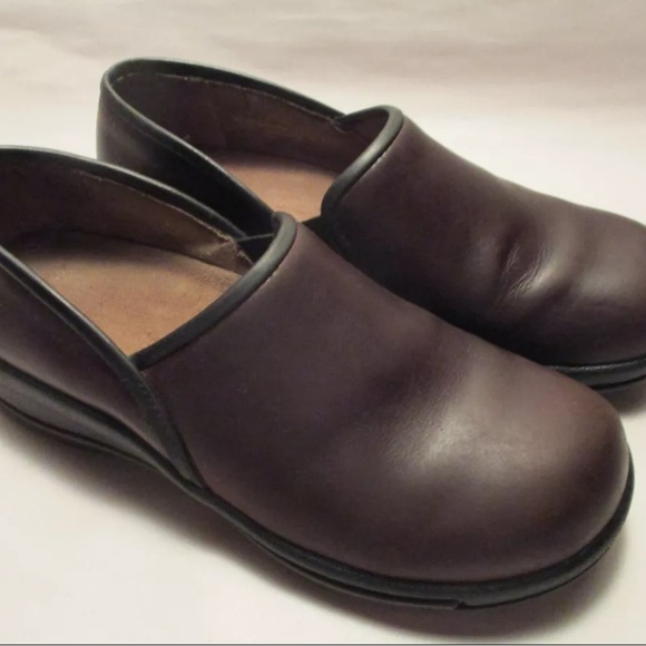 Women’s Dansko Brown Leather Professional Slip-On Clogs. Womens size 40 (US 10) - Picture 1 of 3